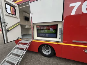 Überwachungsbildschirme des Rettungszentrums SDIS 76 in mobiler Konfiguration